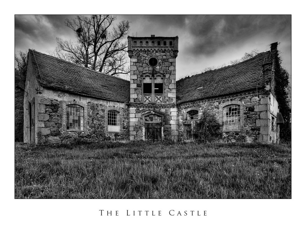 The little Castle b/w