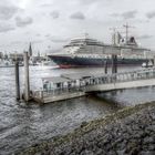 The little sister Queen Elisabeth visits Hamburg