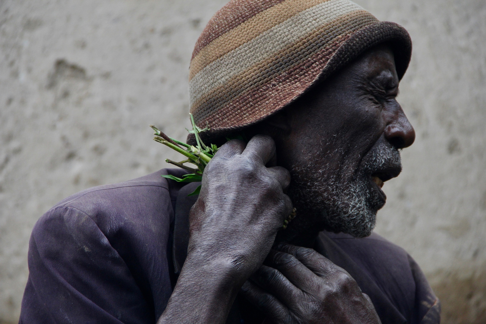 The local healer from Lake Mutanda - taking away all the pain