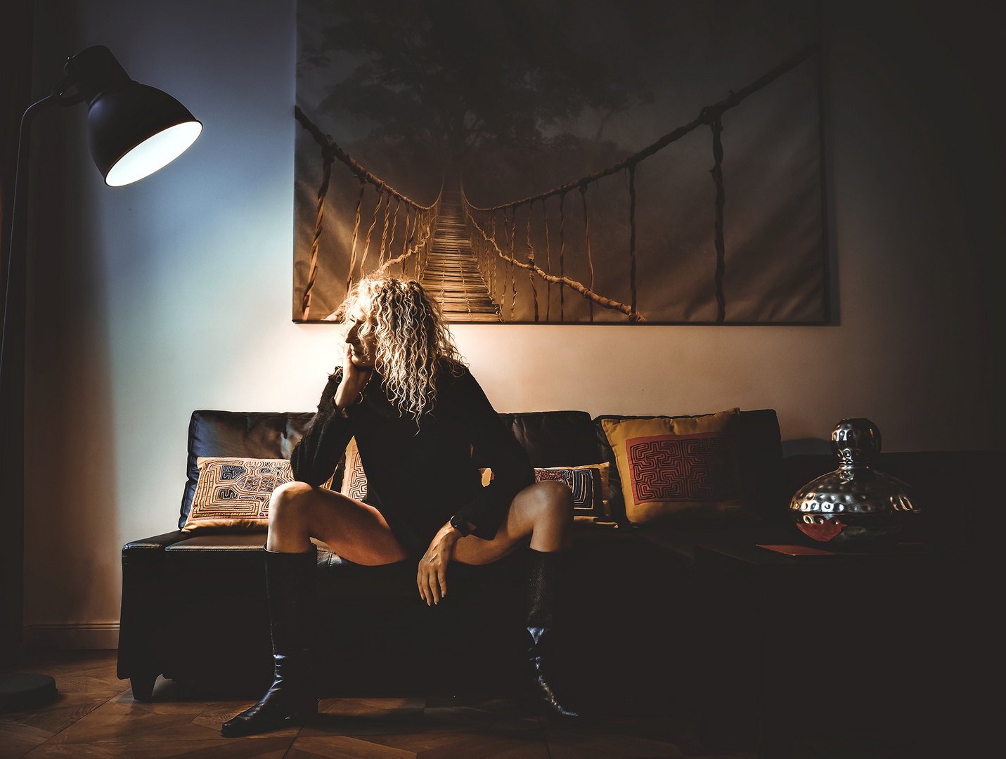 The loneliness of a hotel room - SELBSTPORTRAIT 