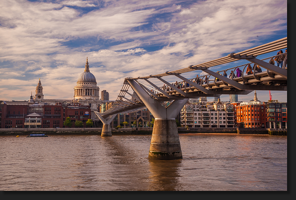  the Millenium Bridge with St. Pauls 