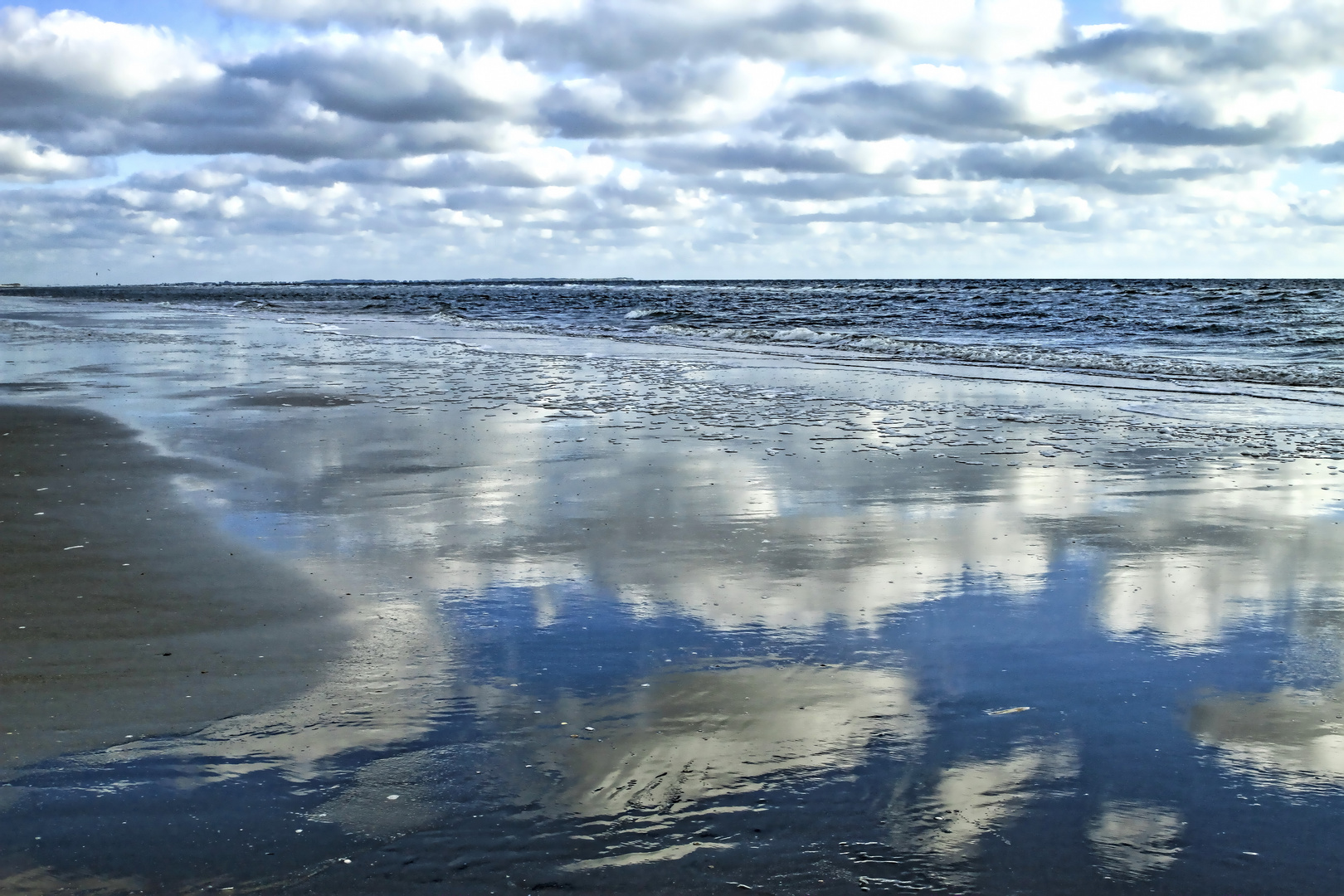 The mirror in the sand