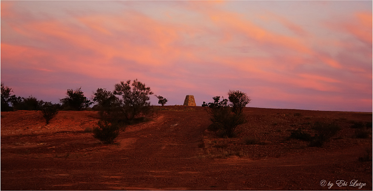 * The Monument ** first Opal found in 1915 *