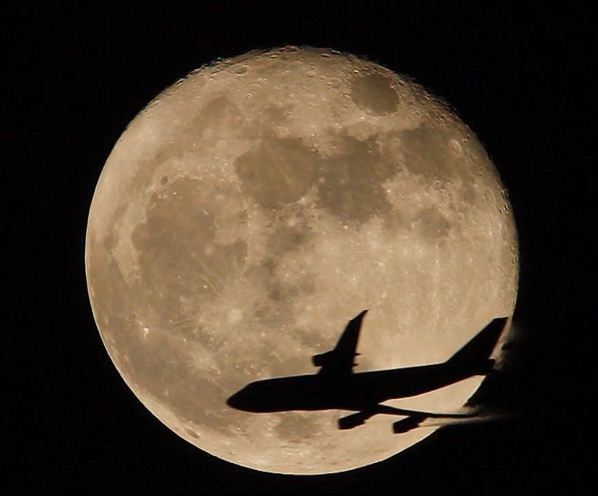 The moon with 747