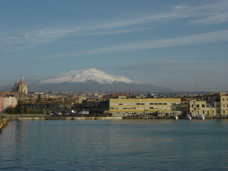 the morning sun on the etna