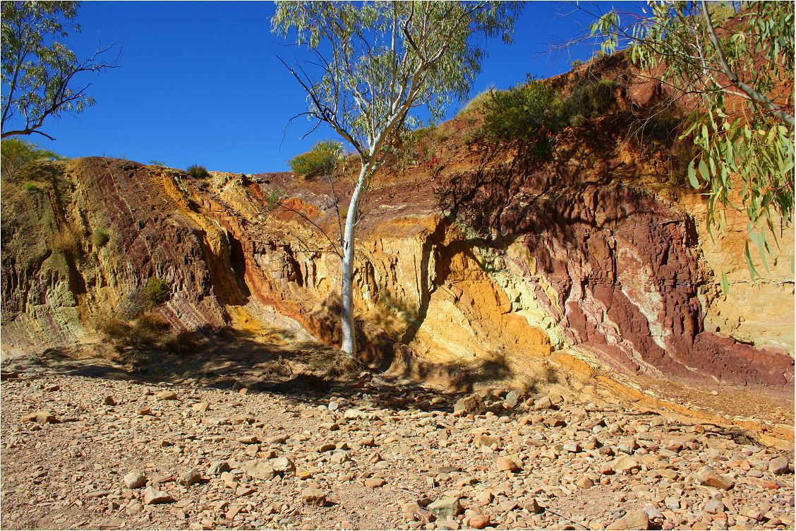 *** The Ochre Pits, west Mac Donnell Ranges ***