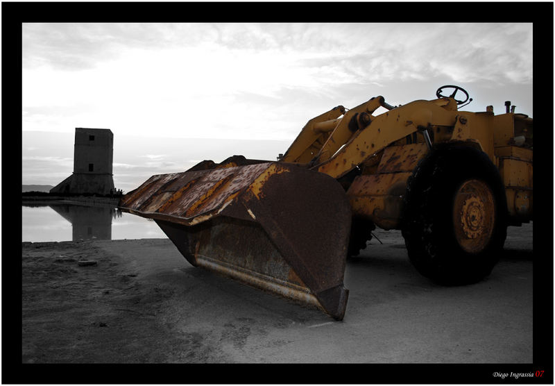 the old and the new way to make salt in Sicily