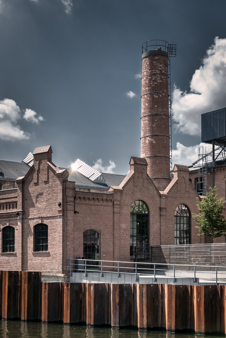 ... the old industrial building next to the canal ...