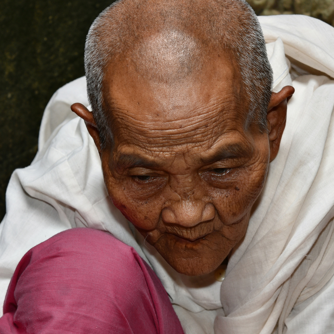 the old lady from Preah Khan 04