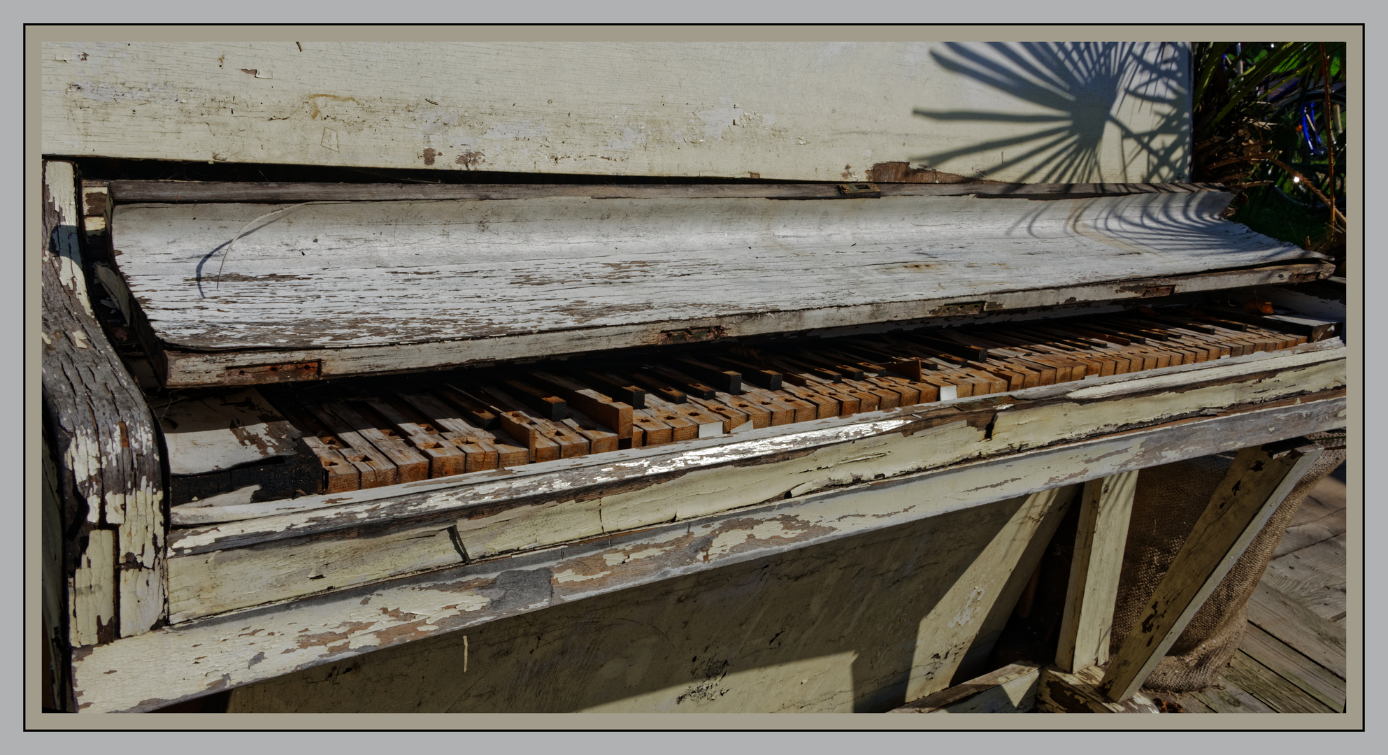 The old white piano.... Foto & Bild | architektur, kunstfotografie