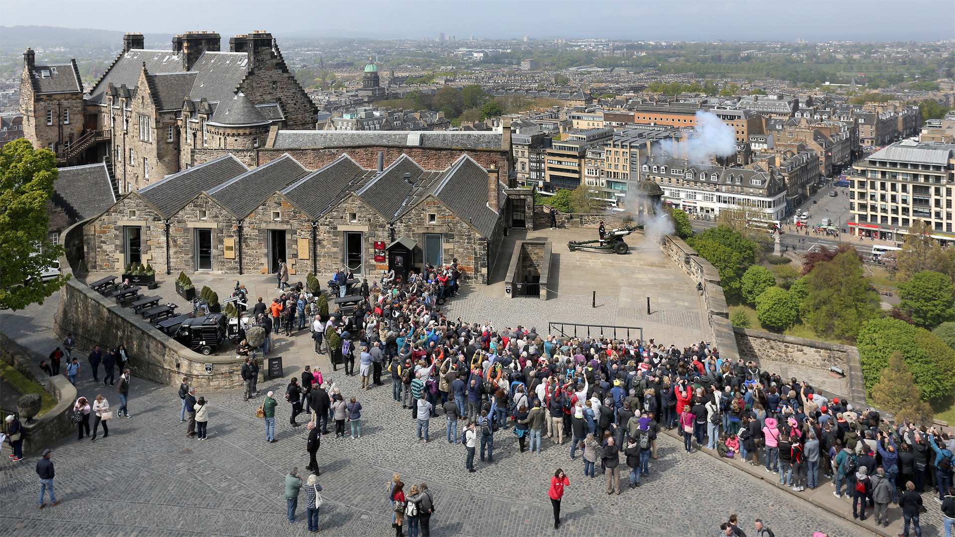 The One O'Clock Gun at Edinburgh Castle, Edinburgh / UK