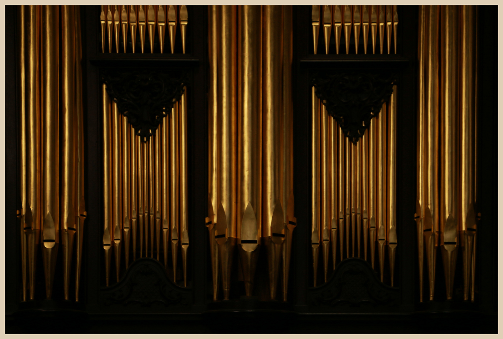 the organ at ludlow church 2