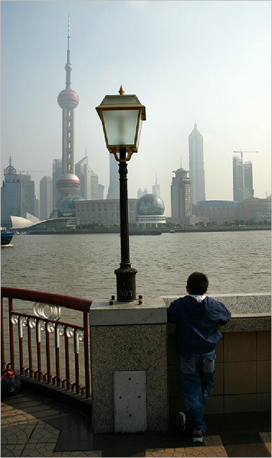 The oriental Pearl Tower - Sah ein Knab ein Tuermlein stehn