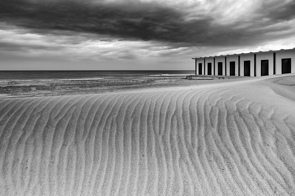 The passage of the wind on the beach