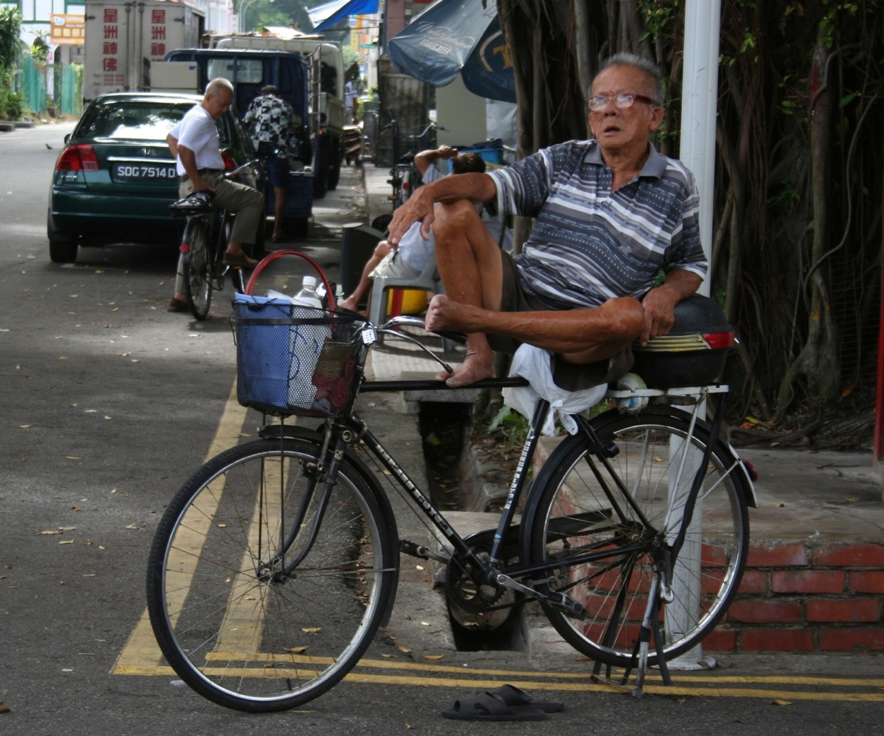 The perfect balance... or how you can chill on a bicycle