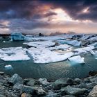 [ ... the photographer / storm over jökulsàrlon ]