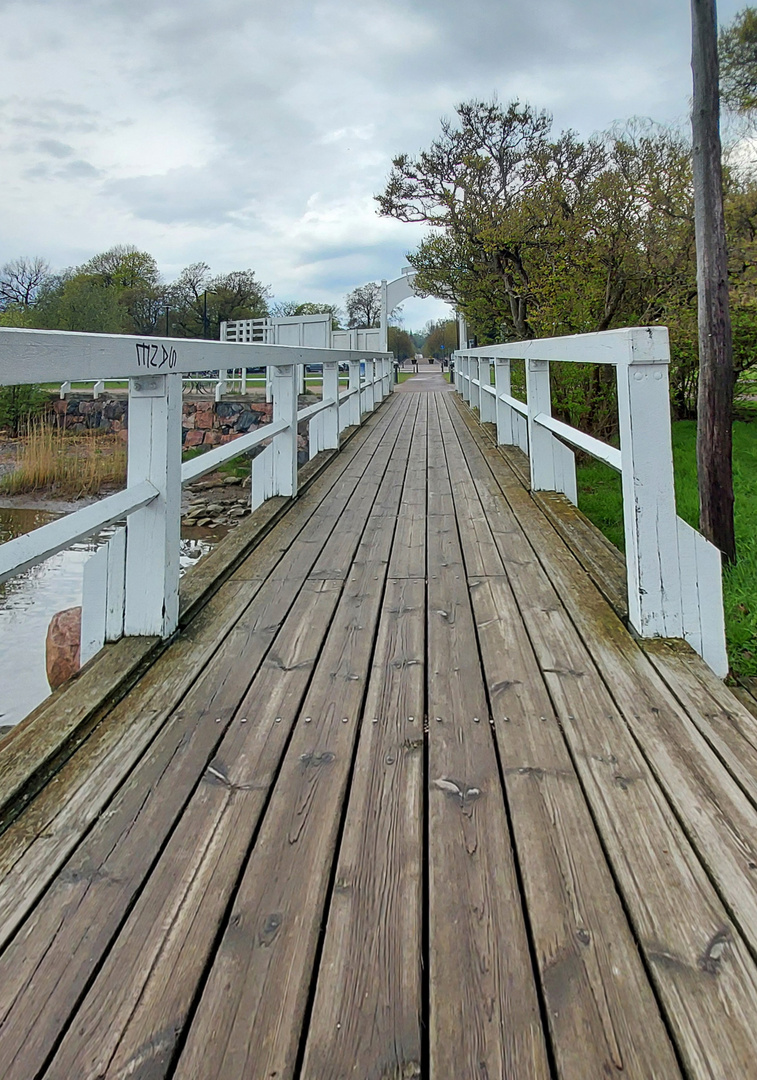 The pier from up to water toward to coast of Kaivopuisto