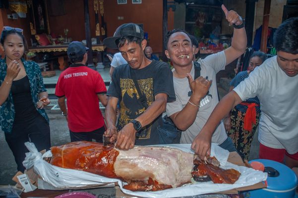 The piglet is going to be carved