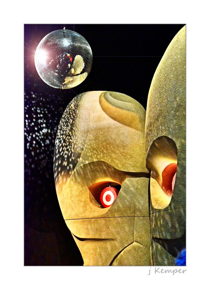 - The Pink Floyd Exhibition "Divison Bell" -