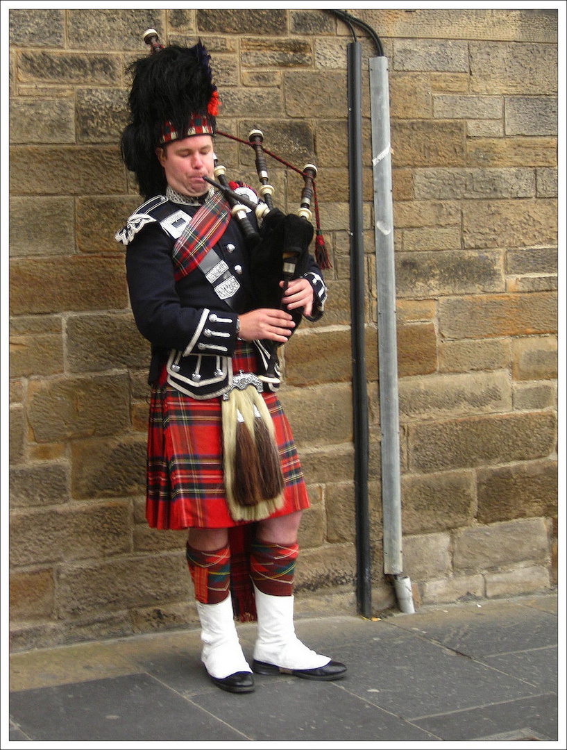 The Piper at the corner