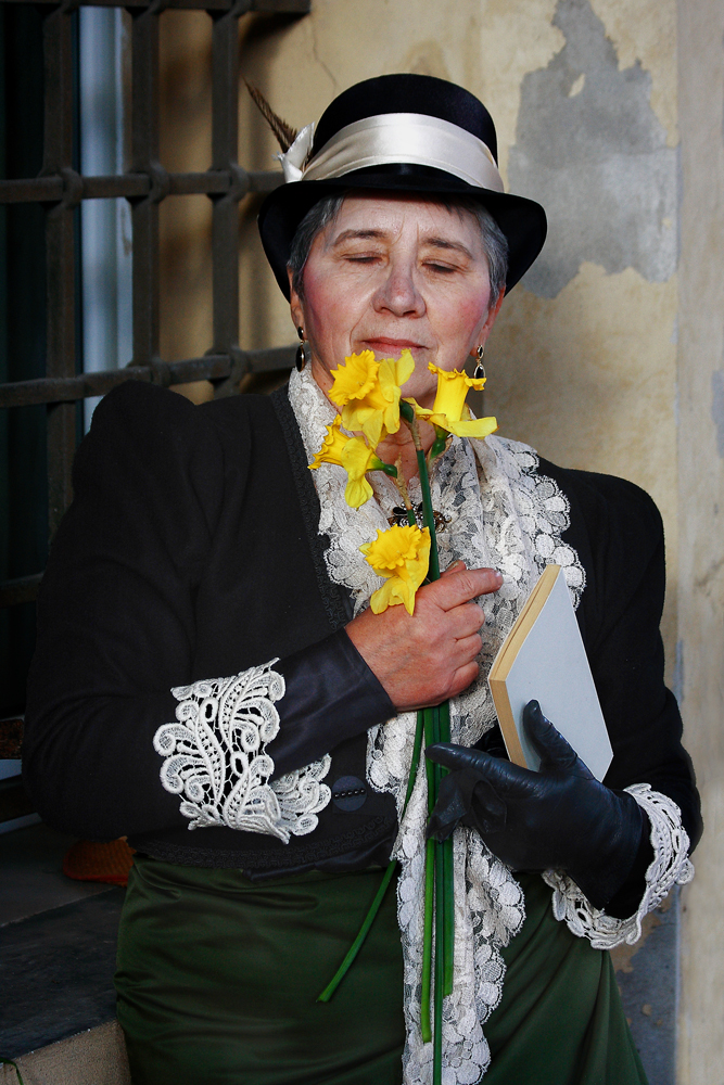 The poet(ess) sniffs a flower