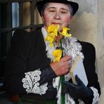 The poet(ess) sniffs a flower