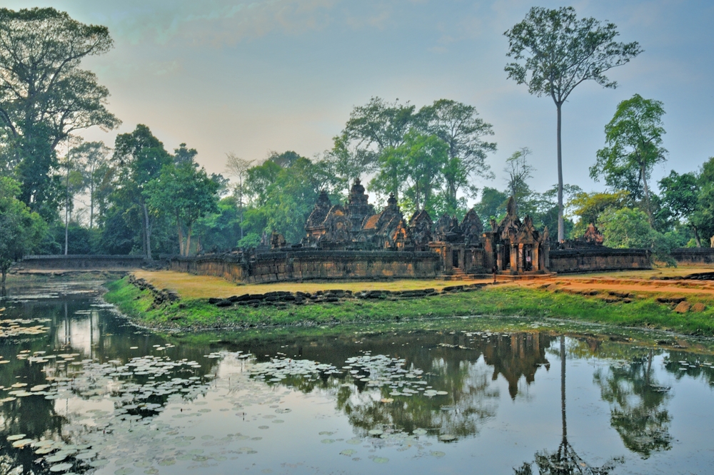 The pond and Banteay Srei