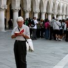 the reading elder man (serie)