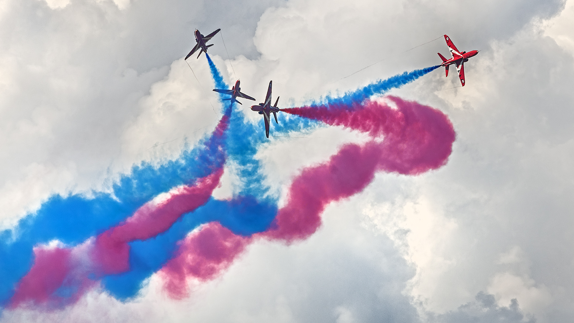 THE RED ARROWS (Royal Airforce)