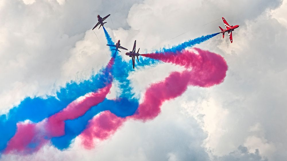 THE RED ARROWS (Royal Airforce)