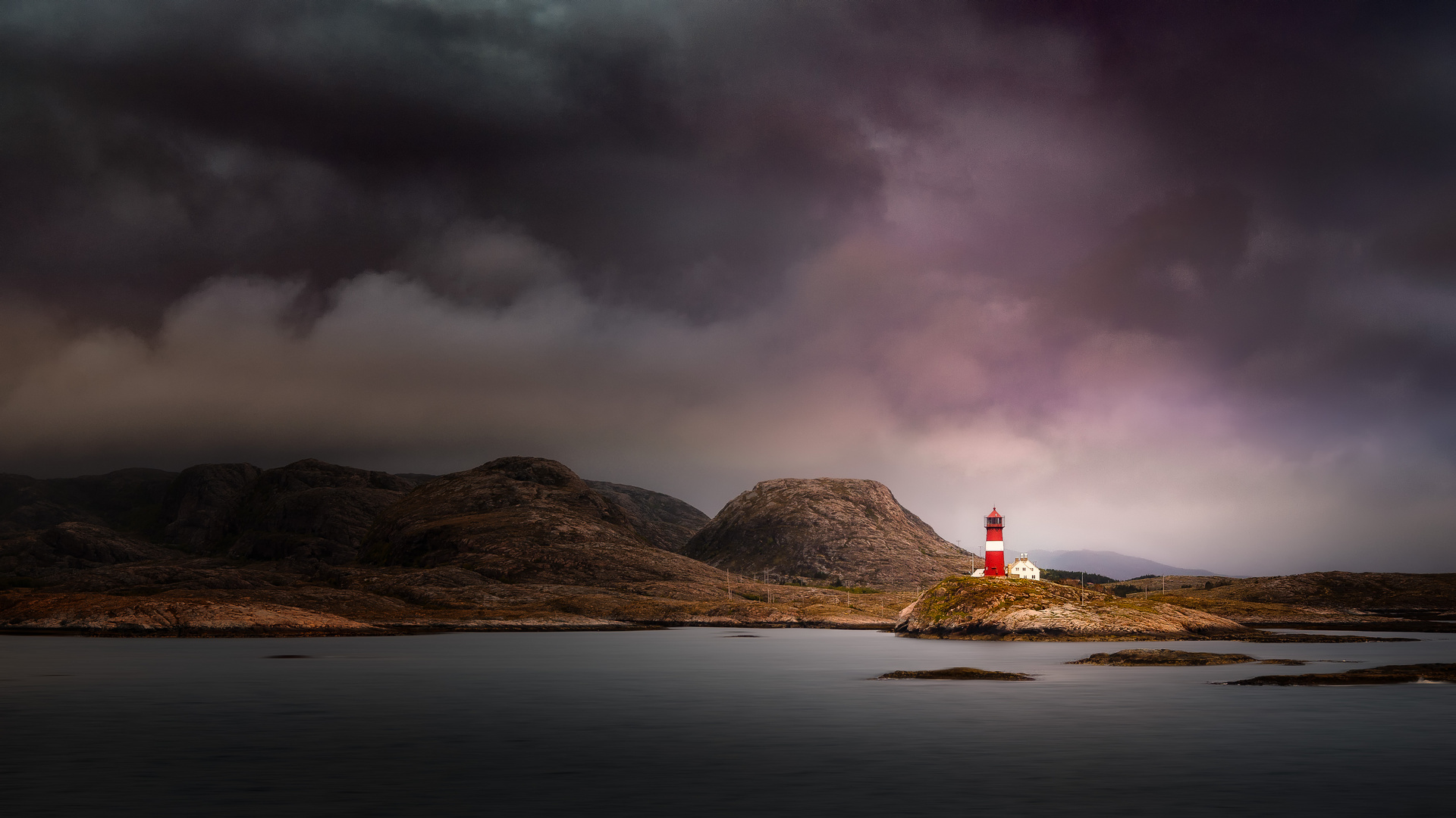 the red lighthouse