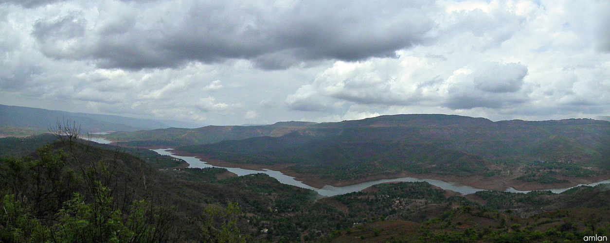 THE RIVER KOYNA MEANDERING THROUGH THE SAHYADRI MOUNTAINS