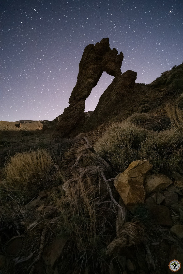 THE SHOE UNDER NIGHTSKY