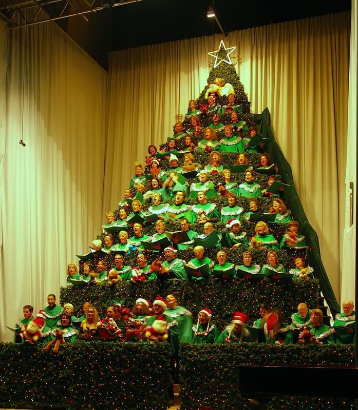 The Singing Christmas Tree in the Frauenfriedenskirche in Fr Bild