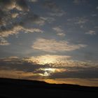 The sky as seen behind a car window / El cielo visto desde la ventana de un coche