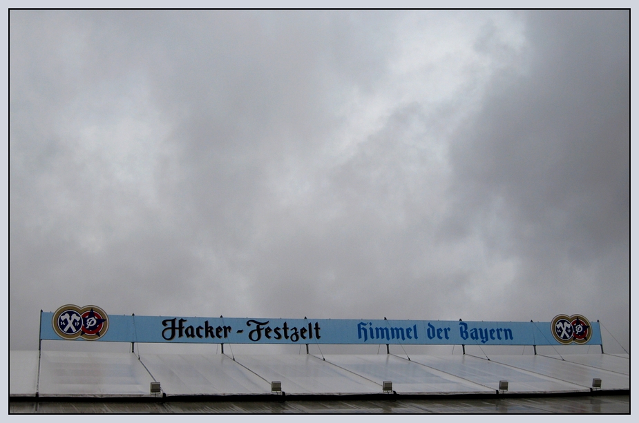 the sky is grey - but the heaven is weiß - blau