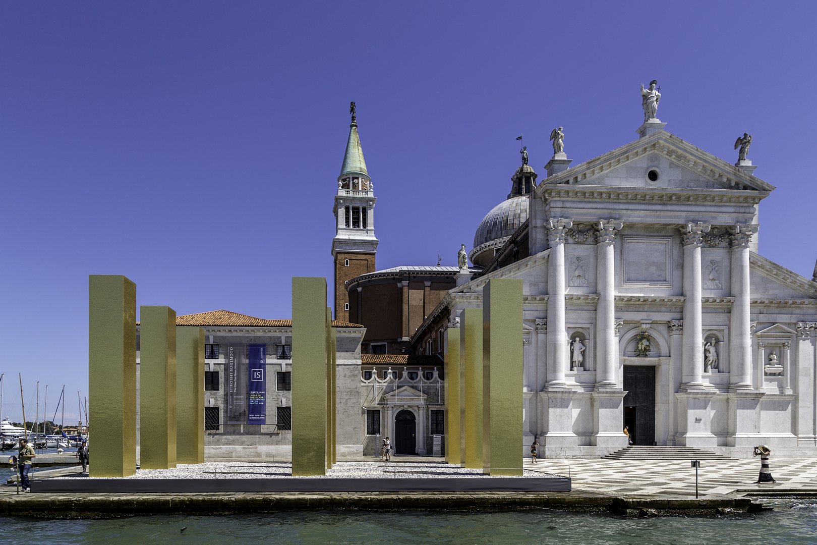 The Sky over nine columns