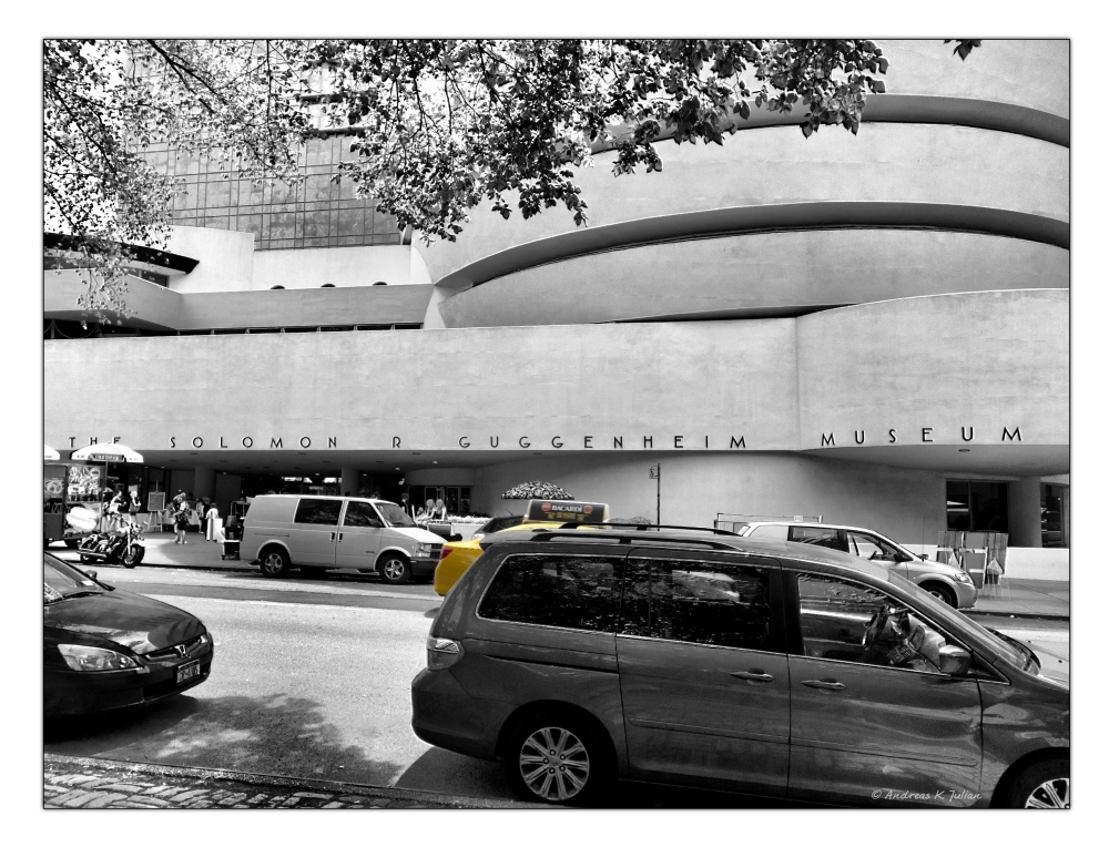 ... the Solomon R Guggenheim Museum II ...