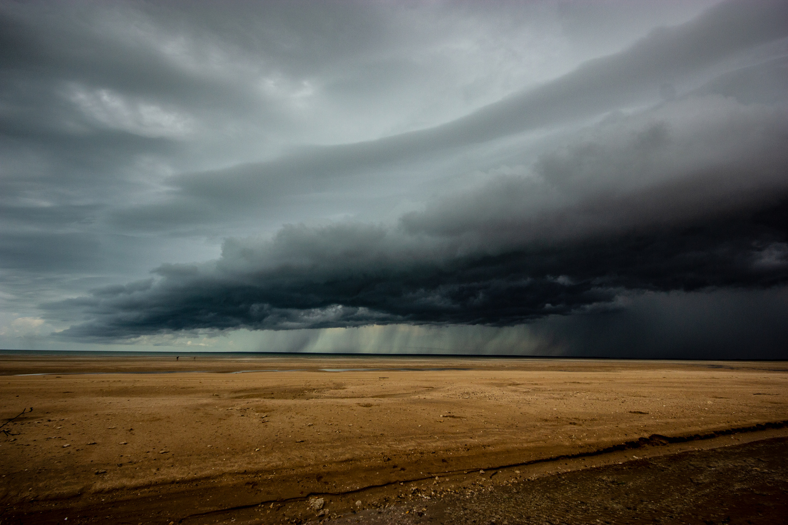 Download The Storm Is Coming Foto & Bild | australia, beach, wolken ...