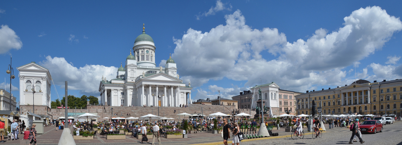 The summer restaurant on Senaatintori