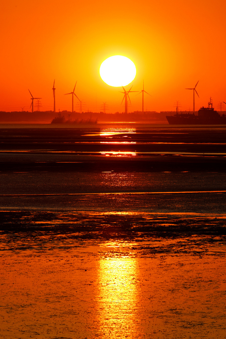 The Sun Wind & Industrie