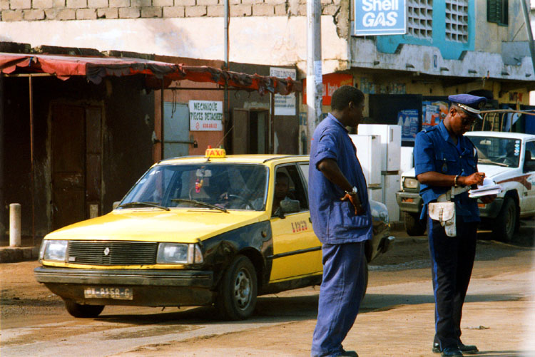 The taxidriver and the fine - Dakar