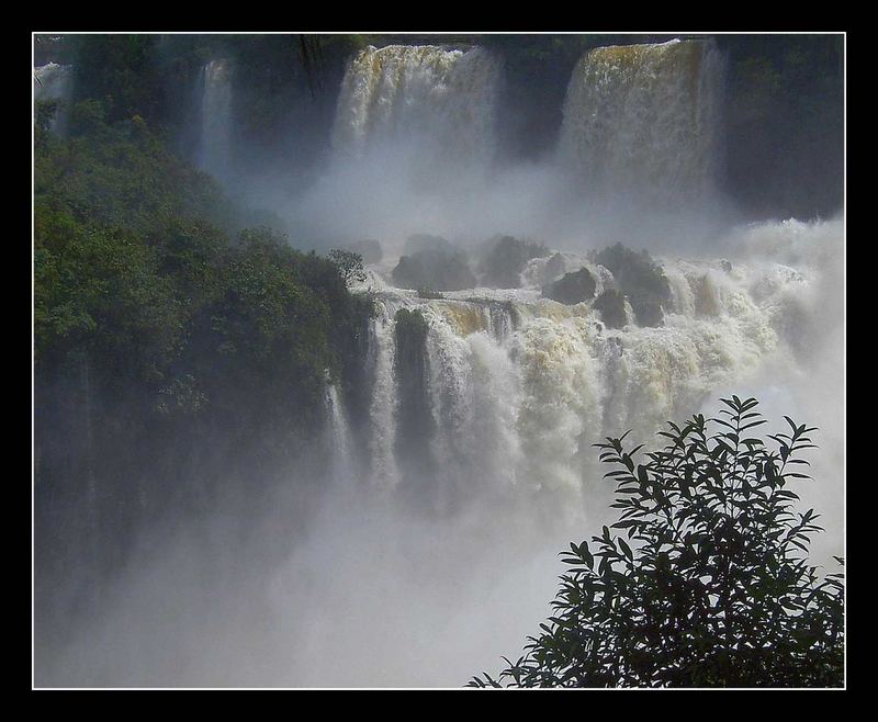 ////The 'thing' in waterfall - Foz de Iguazu ////