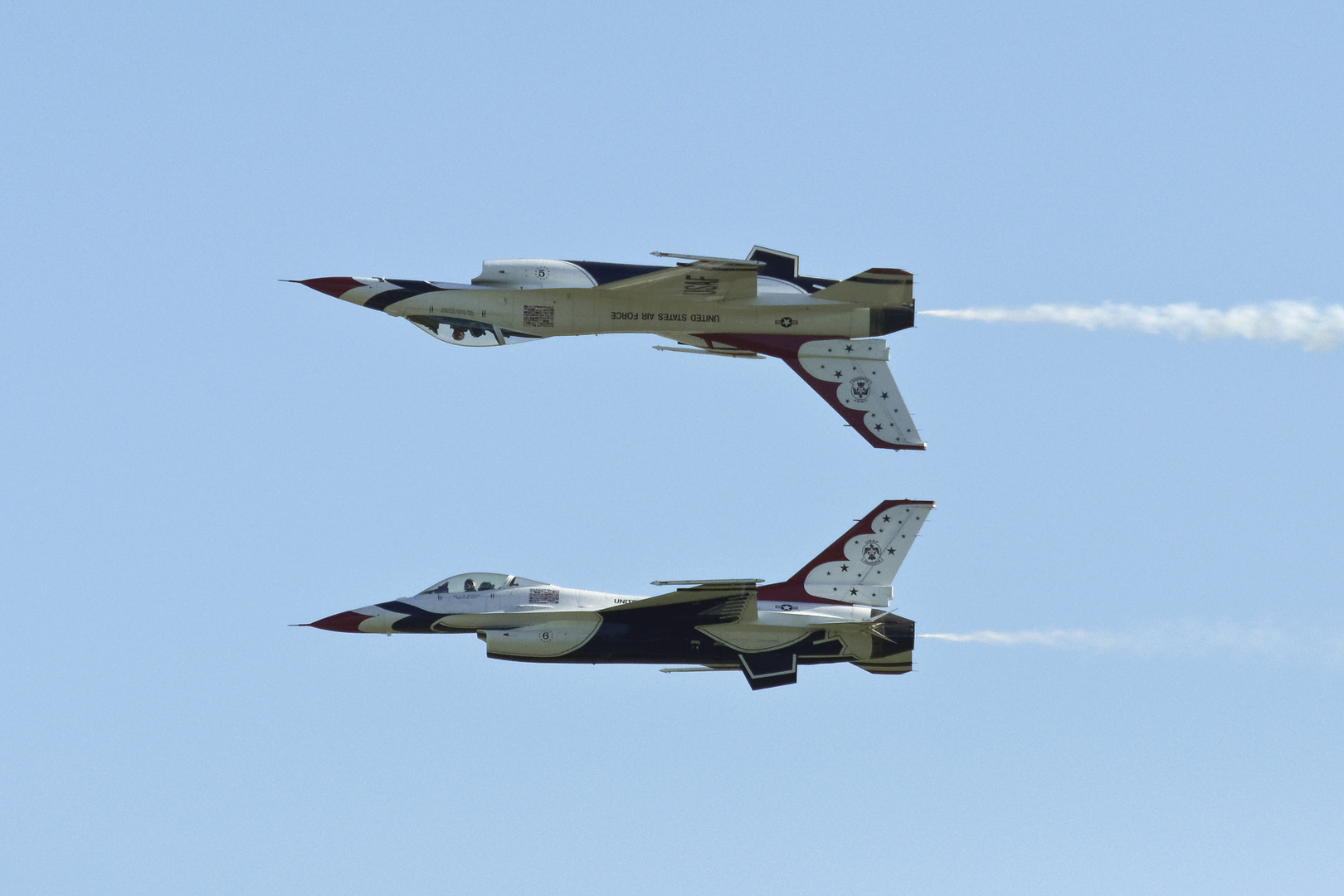 The Thunderbirds im Spiegelflug