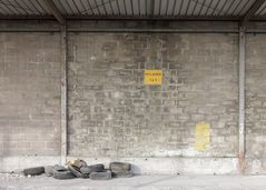 The tires tired of waiting for the payloaders