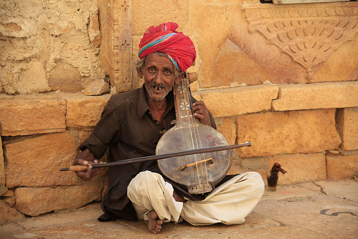 the toothless musician