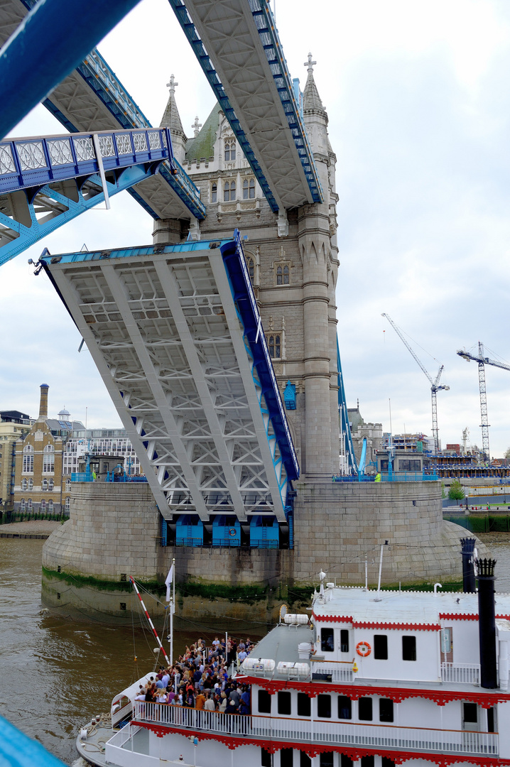 The tower bridge in London II