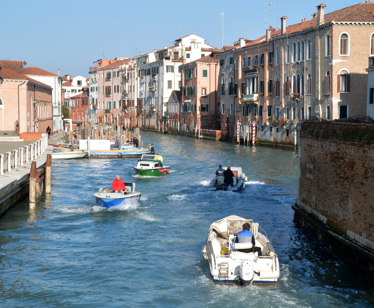 The traffic on canal Fondamenta San Felice