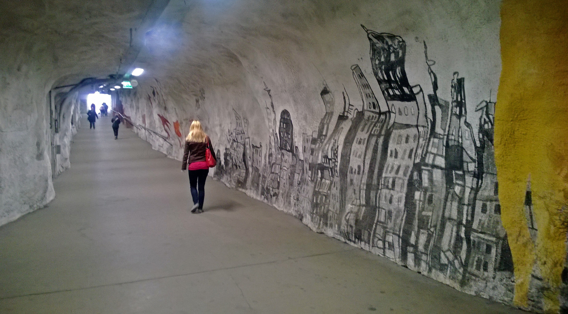 The tunnel From Kaisaniemi metrostation to Hallituskatu