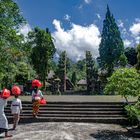 The walk to the Pura Luhur Batukao
